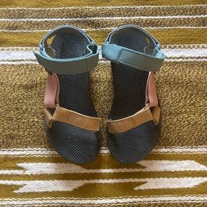 Color Blocked Women’s Tevas
